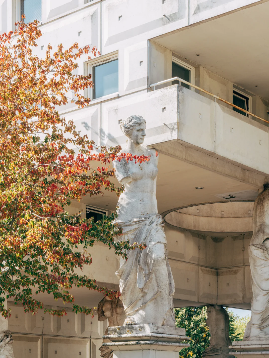 Caryatides by Manolo Nuñez-Yanowsky