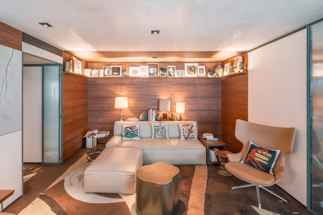 Intérieur contemporain, bois et courbes