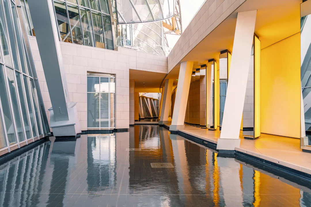 Fondation Louis Vuitton: High-Impact Advertising Photography — view 3