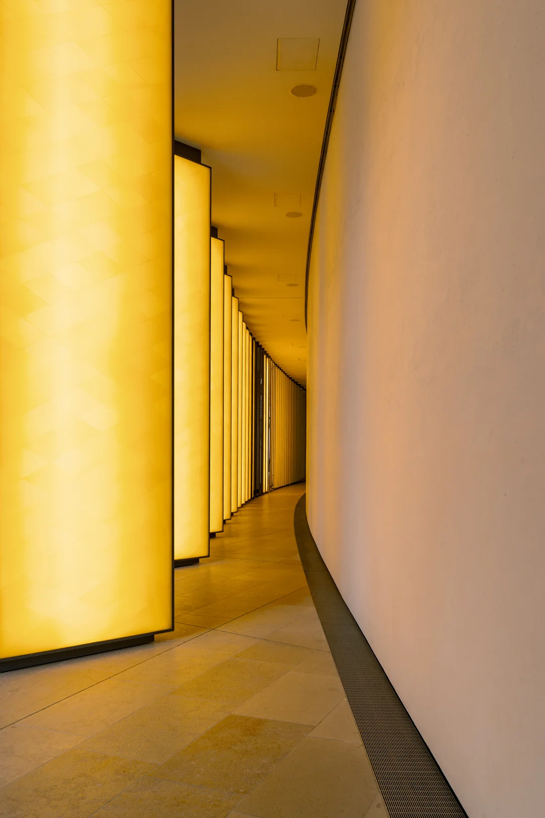 Fondation Louis Vuitton: High-Impact Advertising Photography — view 2