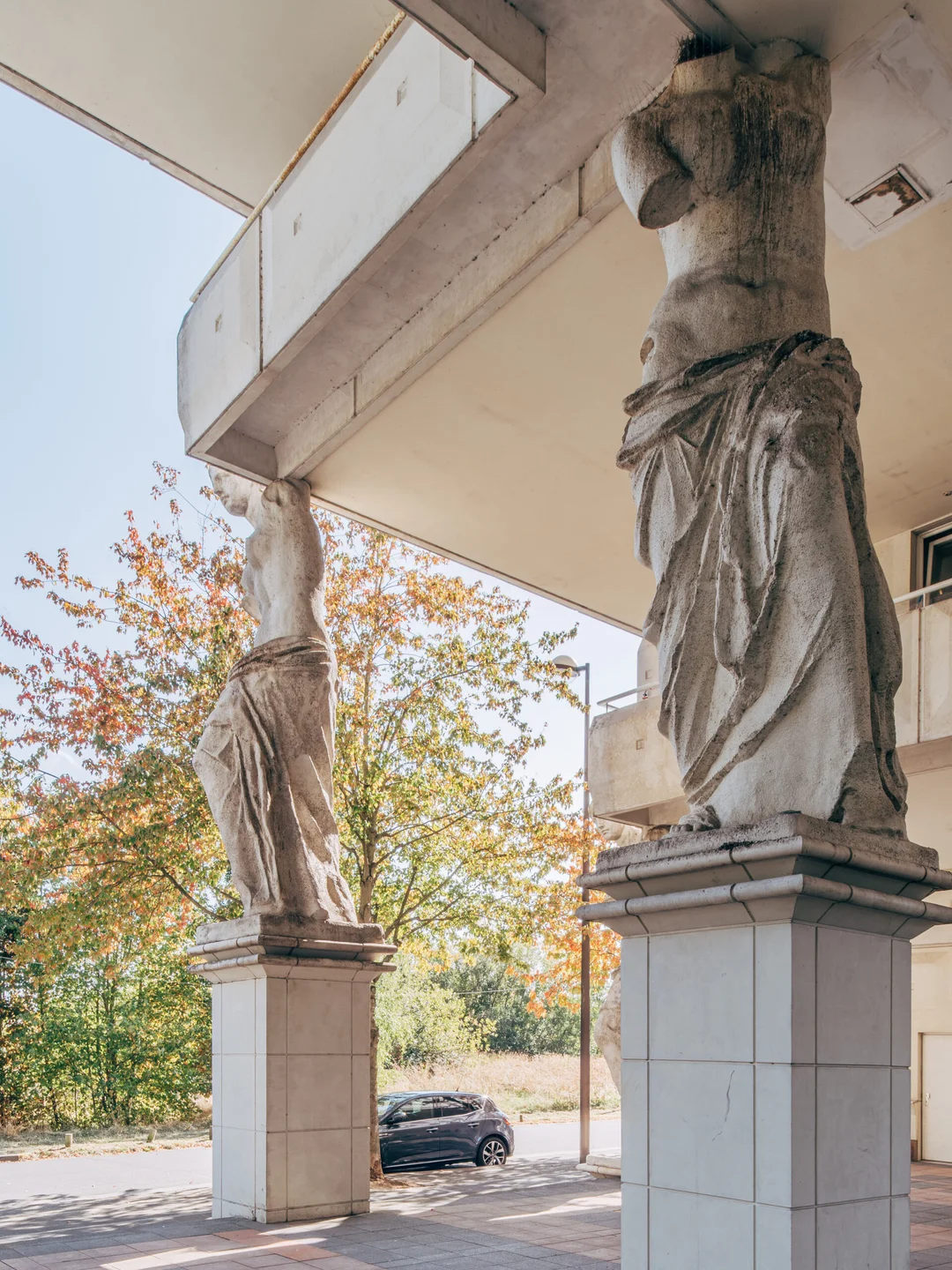 Caryatides de Manolo Nuñez-Yanowsky — vue 7