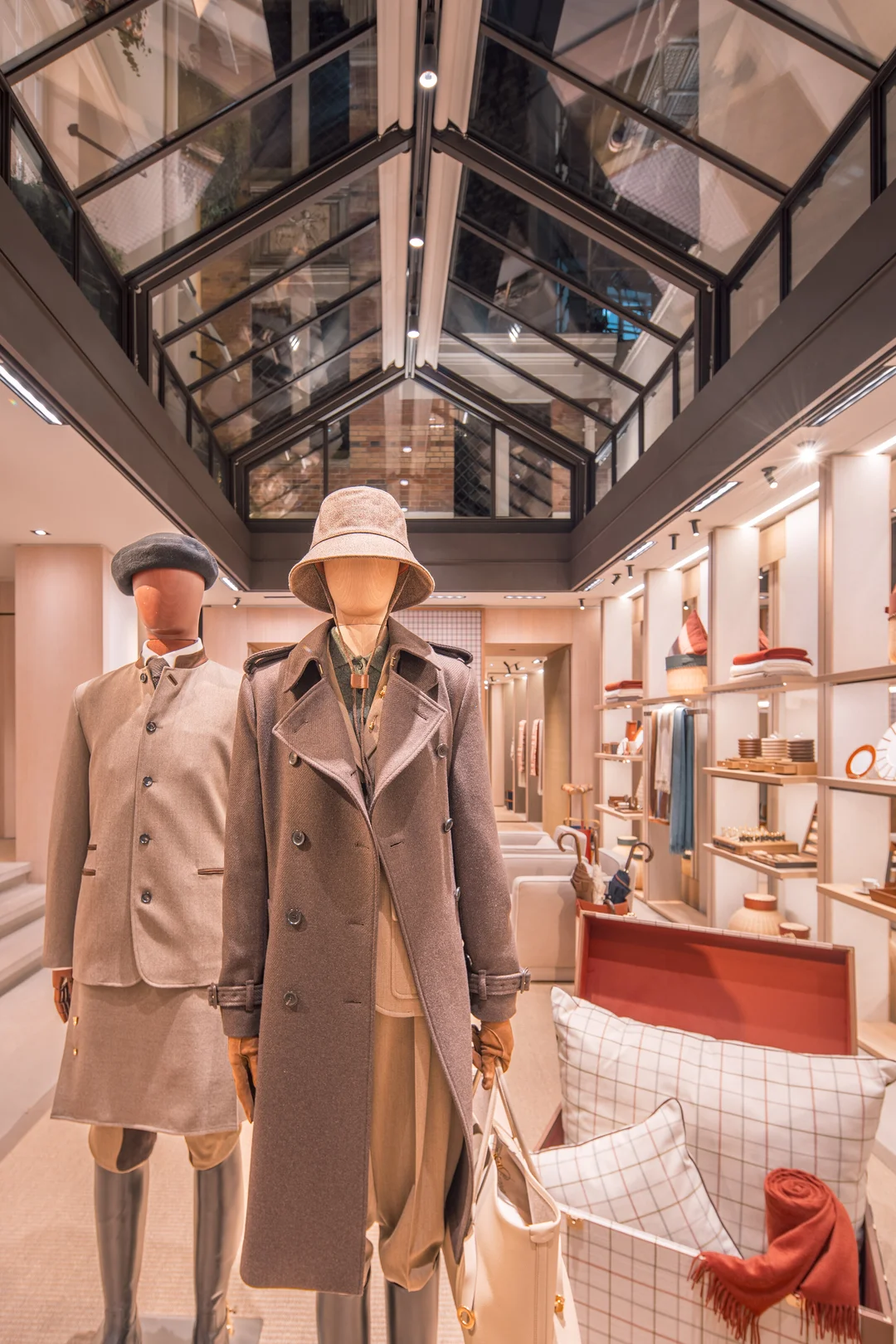 Loro Piana – Avenue Montaigne Boutique, Paris — view 14