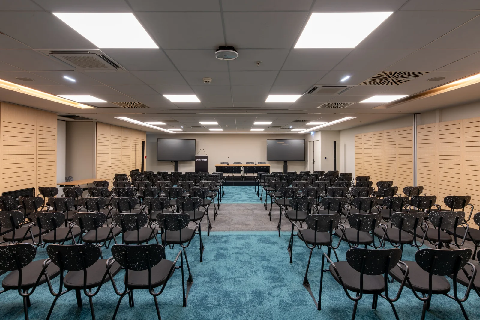 Viparis, François Schuiten, Nicolas Adam: Architectural Photography of CNIT Forest — view 11