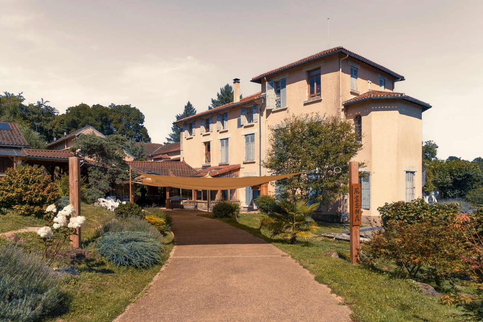 The Unique Architecture of the Zen Buddhist Monastery Kanshoji in Dordogne — view 4