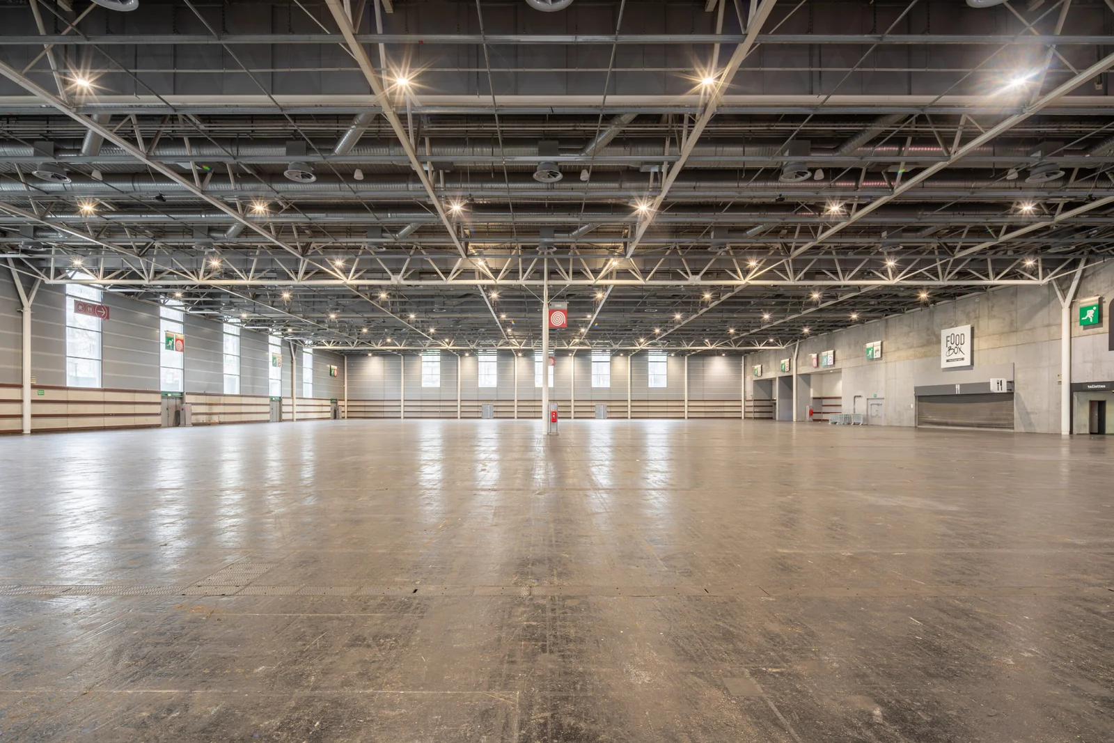 Reputation Squad and Viparis: Real Estate Photography of Paris Expo / Porte de Versailles — view 11
