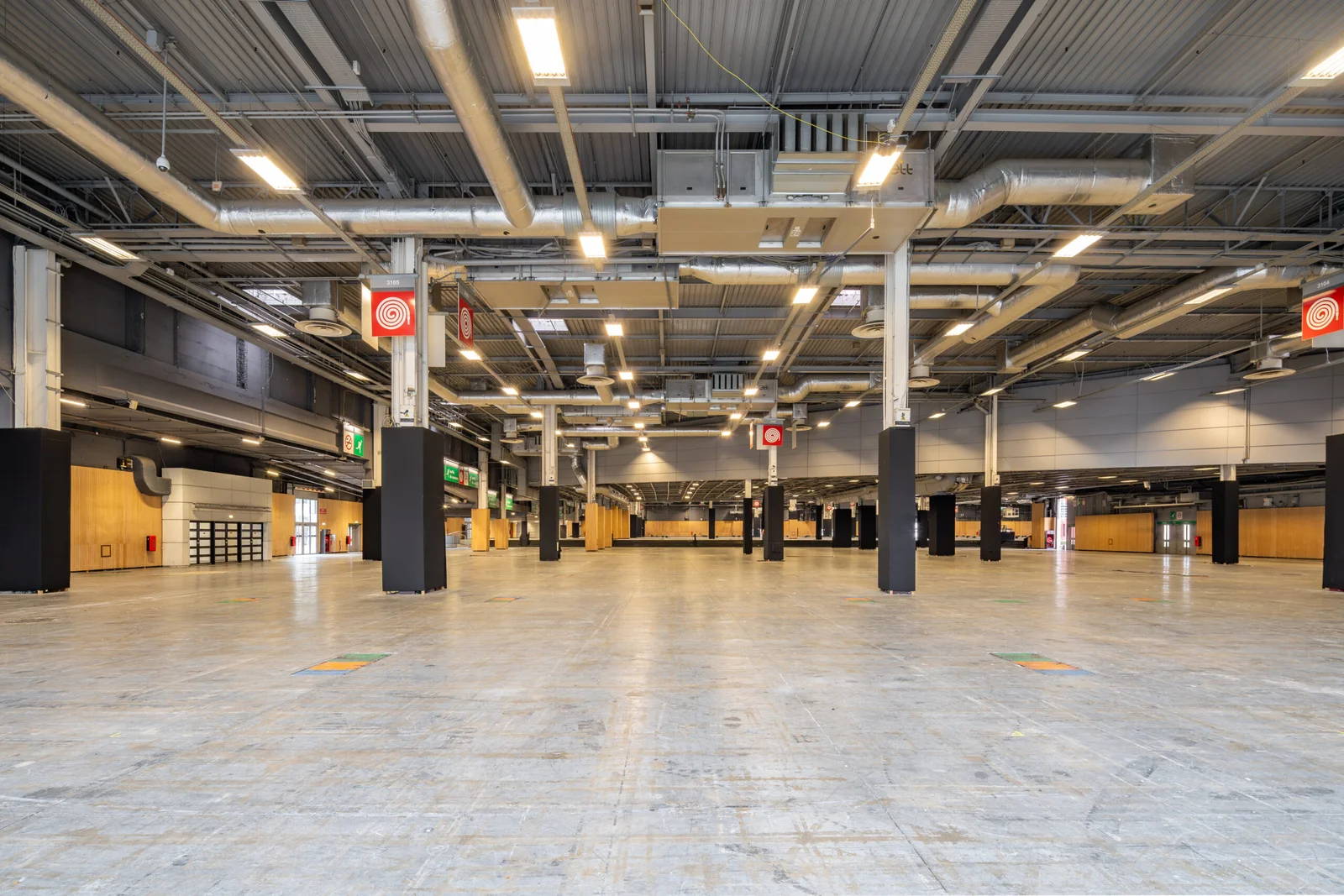 Reputation Squad and Viparis: Real Estate Photography of Paris Expo / Porte de Versailles — view 8