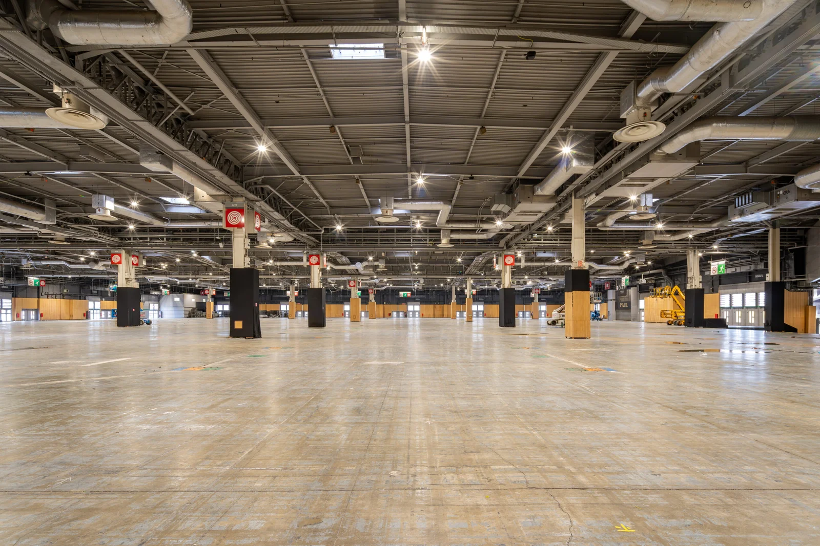Reputation Squad and Viparis: Real Estate Photography of Paris Expo / Porte de Versailles — view 32