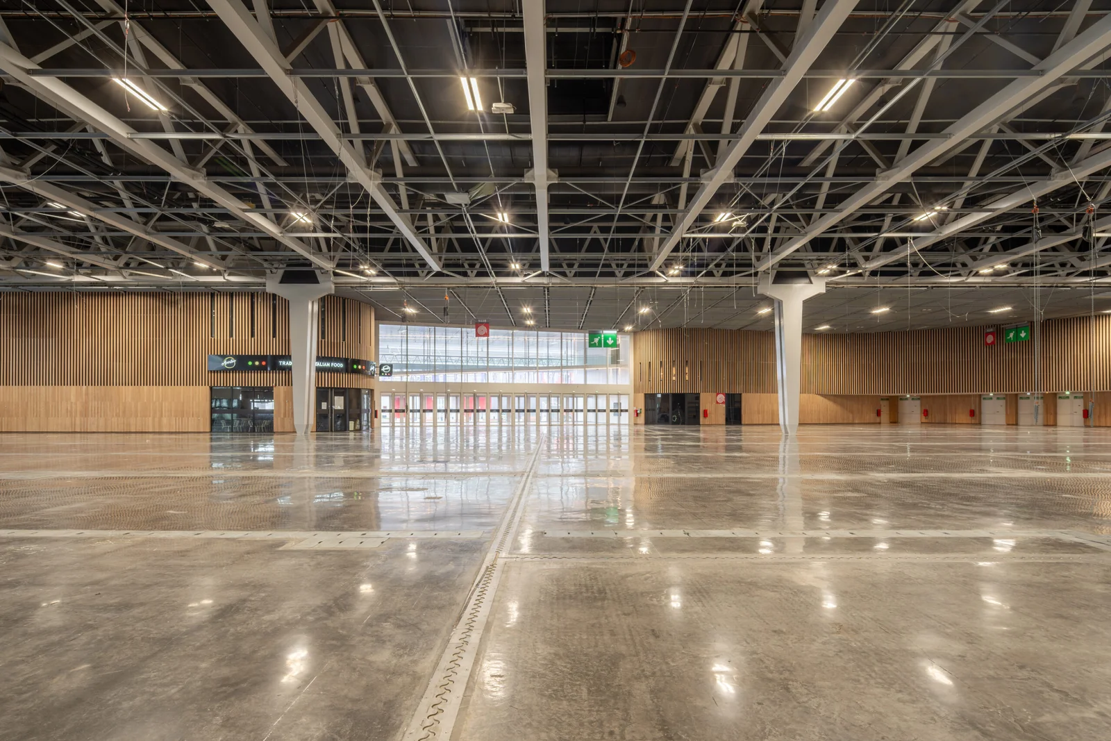 Reputation Squad and Viparis: Real Estate Photography of Paris Expo / Porte de Versailles — view 18