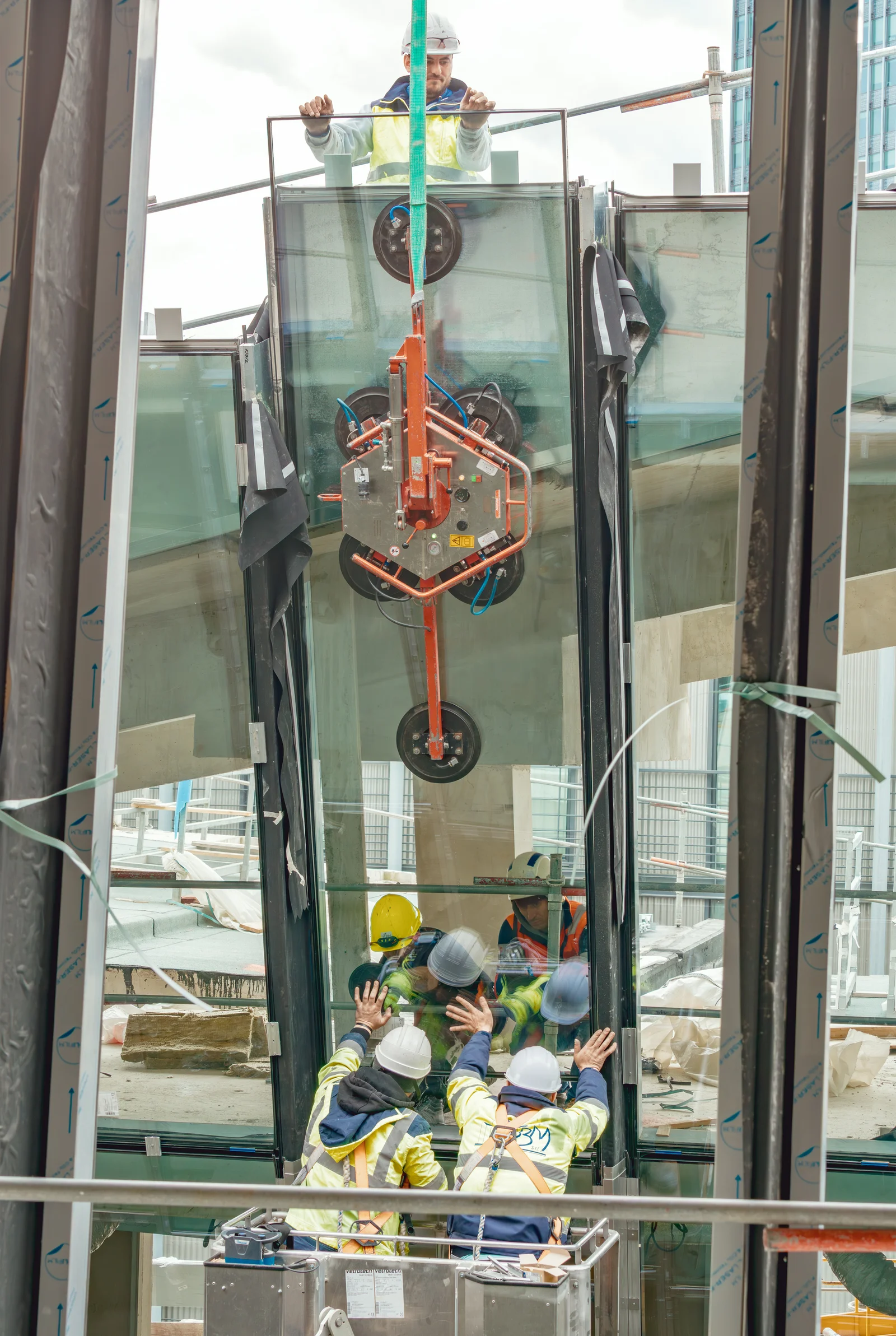 Cité de l'Innovation at Jussieu: the Glass Façade Revealed — view 1